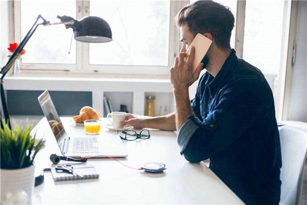 未成年女方生孩子谁来抚养?